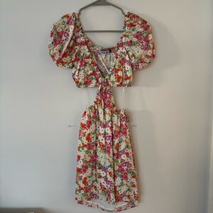 steve madden colourful red, orange, green & white floral puff sleeve mini dress🌺